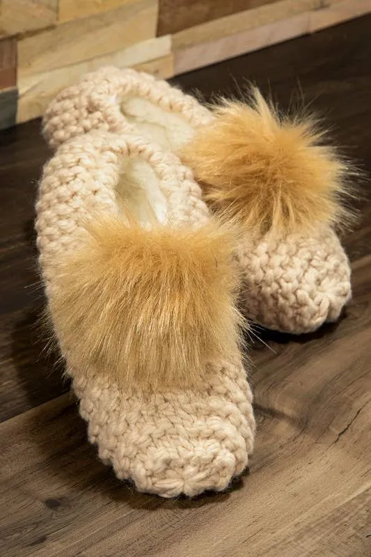Knitted Slippers with Pom Pom: MYSTIC IVORY / L/XL