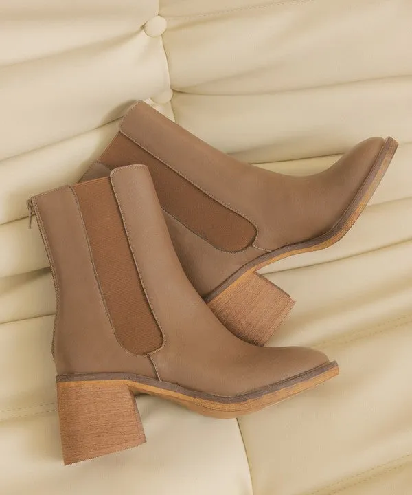 Olivia-Chelsea Heel Boots