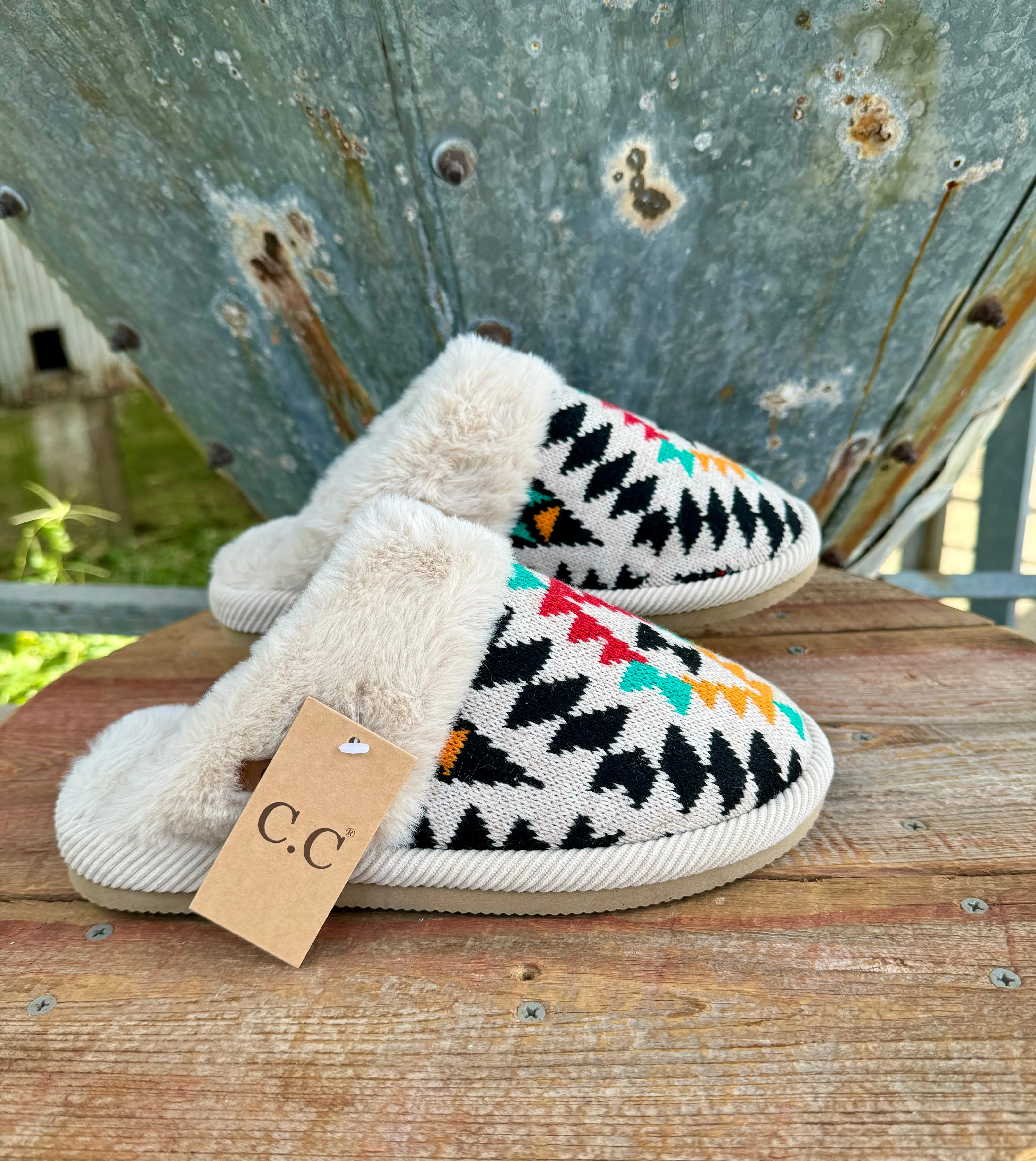 Tribal Print Beige Knitted Slippers