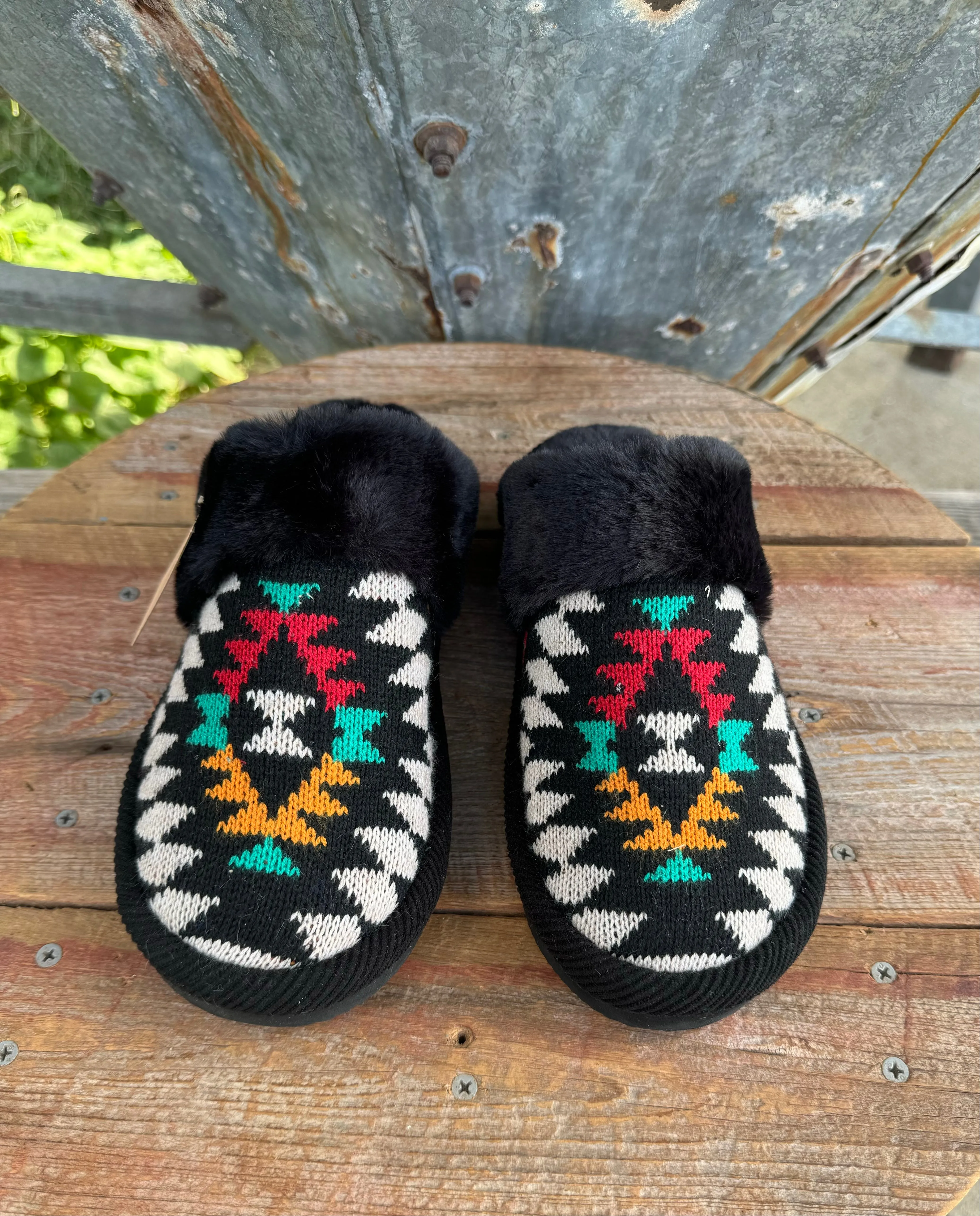 Tribal Print Beige Knitted Slippers