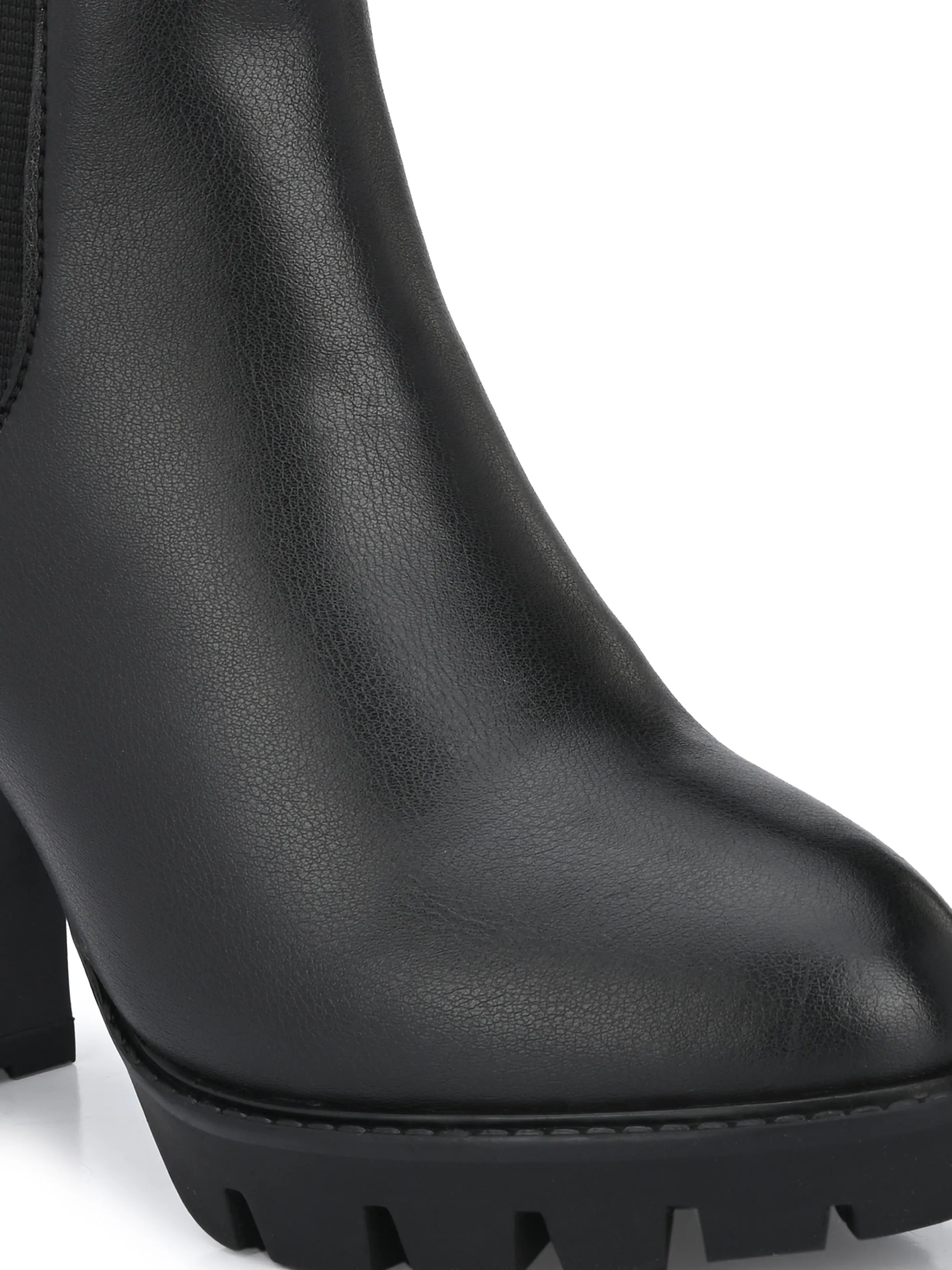 Veronica Chelsea Boots