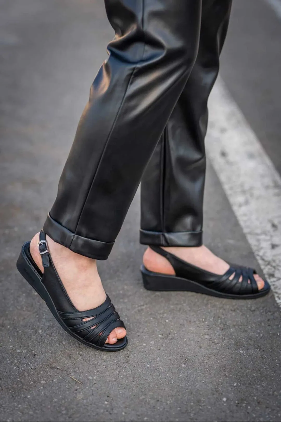 Women's black Leather Sandal