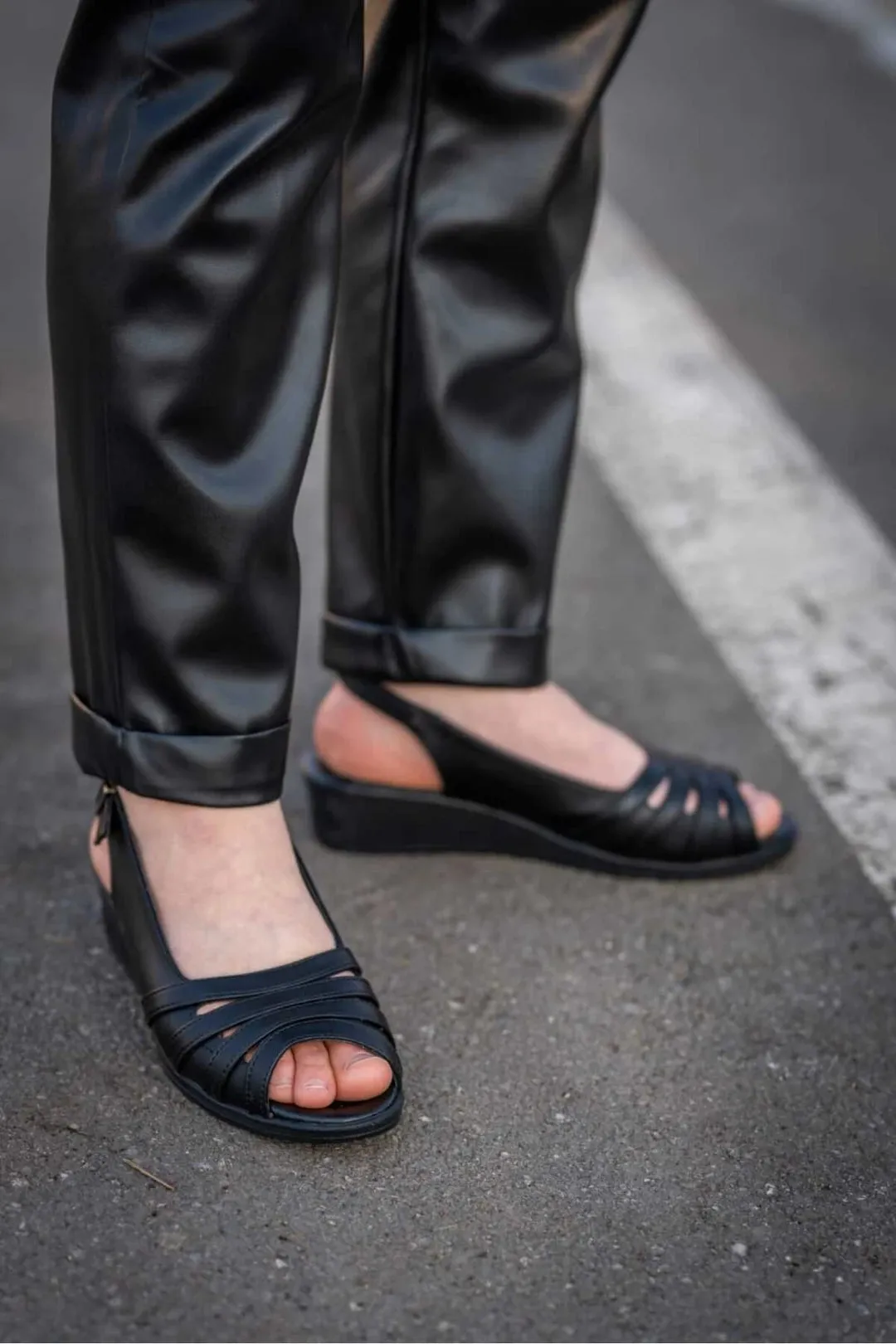 Women's black Leather Sandal